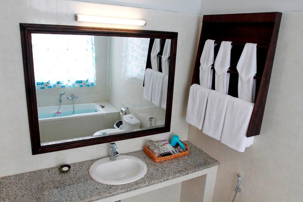 Inle Lotus Hotel Nyaung Shwe Oda fotoğraf