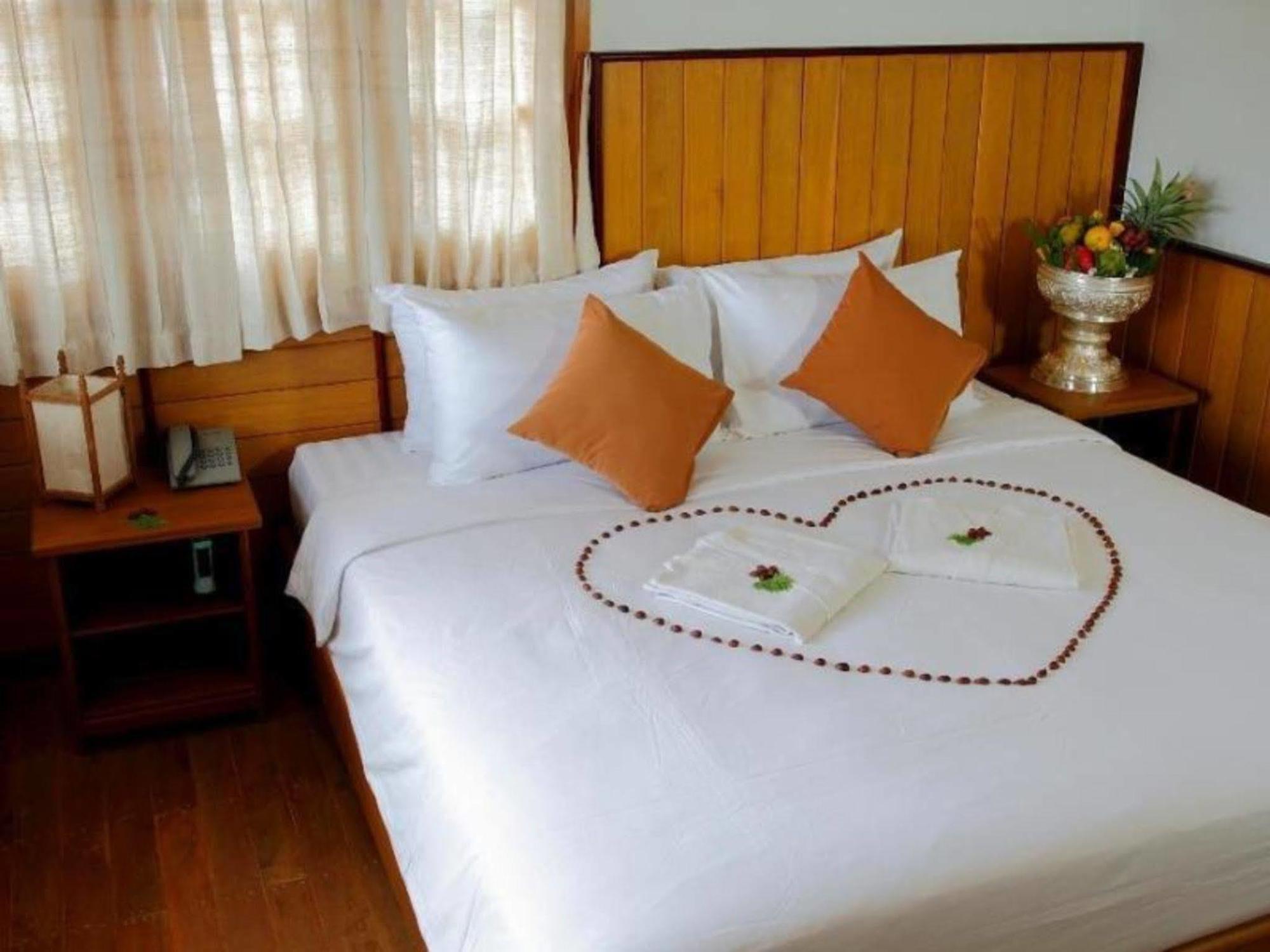 Inle Lotus Hotel Nyaung Shwe Dış mekan fotoğraf