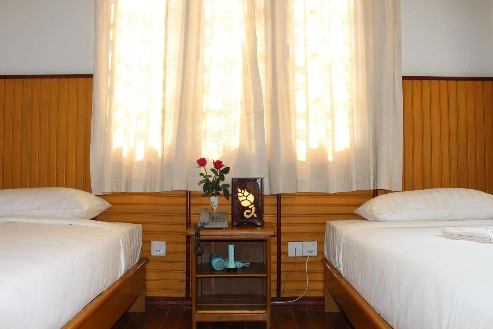 Inle Lotus Hotel Nyaung Shwe Dış mekan fotoğraf