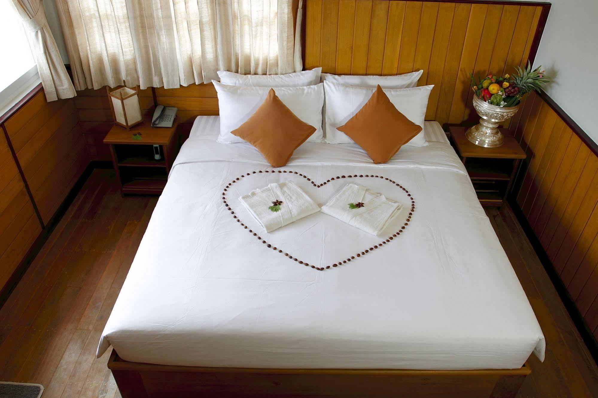 Inle Lotus Hotel Nyaung Shwe Dış mekan fotoğraf