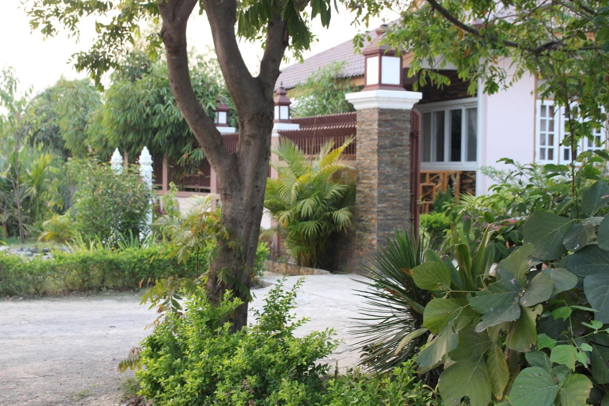 Inle Lotus Hotel Nyaung Shwe Dış mekan fotoğraf